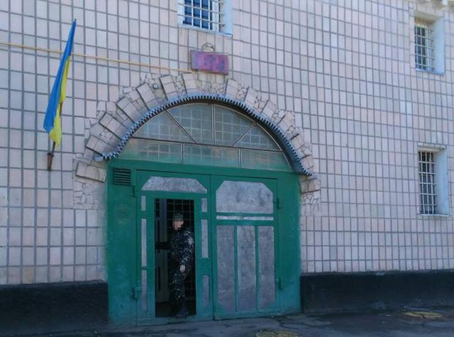 Задержан сотрудник СИЗО Чернигова, поставлявший наркотики заключенным, - СБУ 01