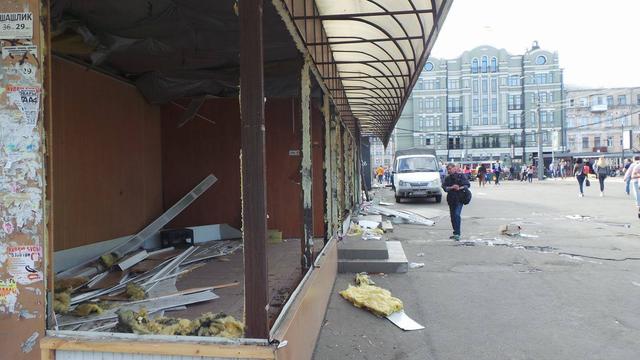 На Контрактовій площі в Києві продовжують демонтувати МАФи 05 На Контрактовій площі в Києві продовжують демонтувати МАФи 05