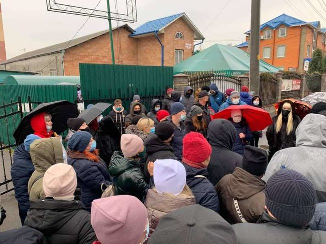 Сотрудники рынка протестуют в Виннице 07