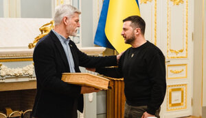Павел подарував Зеленському пістолет CZ 75 з Орденом Білого Лева. ФОТО