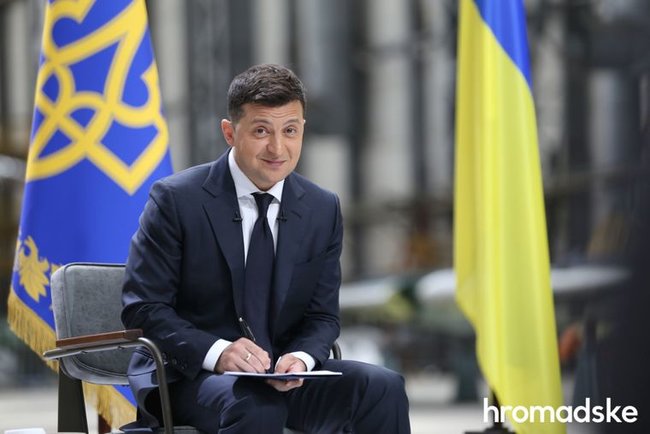 На чесному слові і на одному крилі: післясмак президентської пресконференції. Два погляди: з кухні і з ангара 02