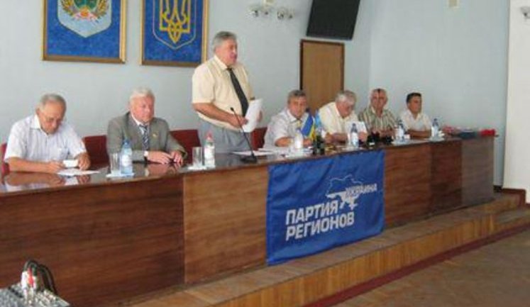 "Регионалы" массово используют госучреждения в избирательной кампании. ФОТО