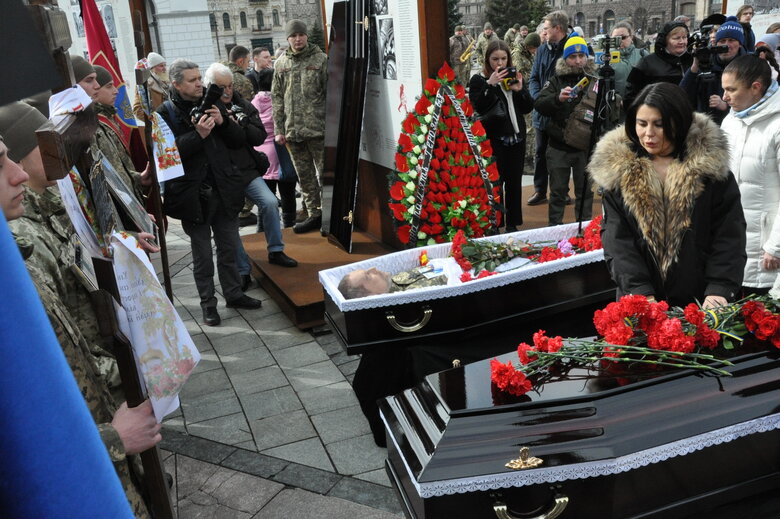Із воїнами Олегом та Микитою Хомюками попрощалися у Києві: Батько та син загинули в бою проти окупантів під Бахмутом 06