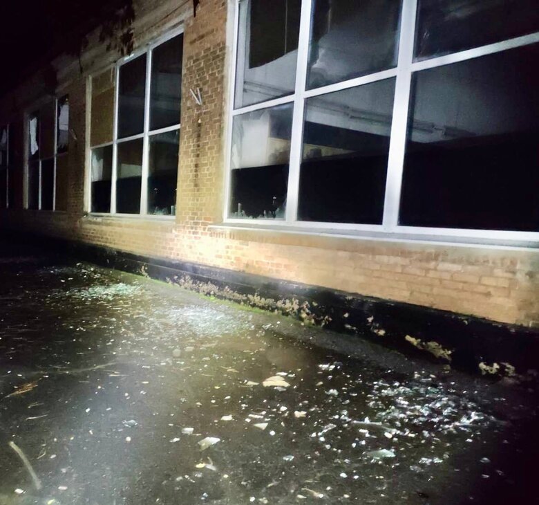 Вночі окупанти випустили понад 70 снарядів по Нікопольщині, пошкоджено житлові будинки, коледж, газогін, лінії електропередач, знеструмлено насосну станцію 03