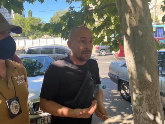 Неизвестные напали на Стерненко под судом в Одессе, - Маси Найем 02