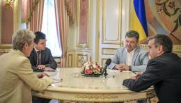 Порошенко: "Мы должны на этой неделе прекратить огонь". ФОТОрепортаж