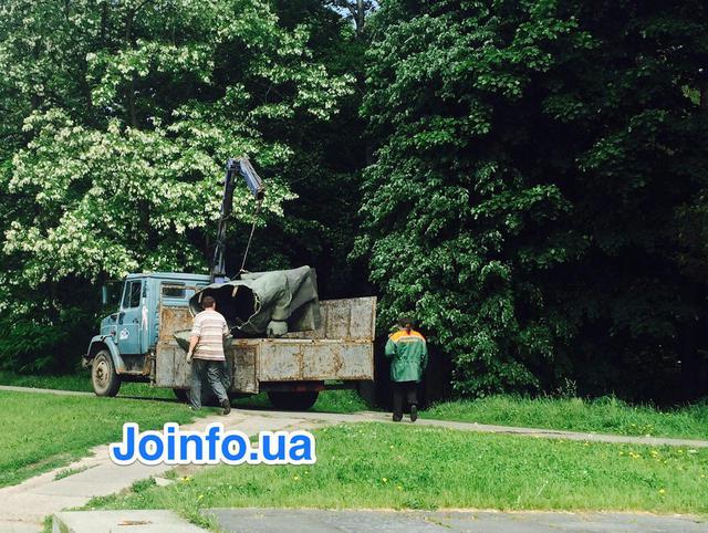 снос коммунистам памятников
