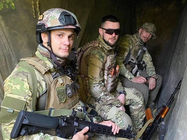 Реп-виконавець та військовослужбовець ЯрмаК: Я розумів, що напад буде, але до такого кошмару складно підготуватися 05
