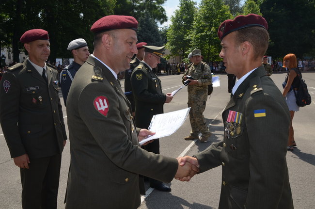 В Одесі відбувся випуск офіцерів Військової академії 06