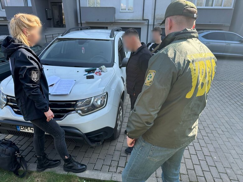 В Ужгороді затримали прикордонника за сприяння у незаконному перетині кордону