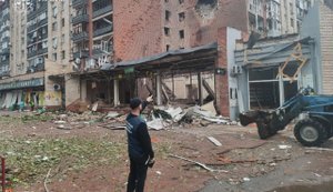Враг нанес удар по центру Славянска: восемь раненых, повреждены по меньшей мере 26 домов. ВИДЕО+ФОТО
