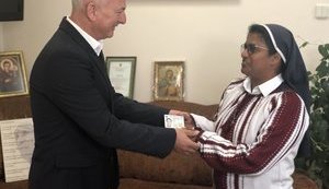 Зеленський надав українське громадянство черниці з Індії, яка допомагала військовослужбовцям в АТО