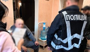 Підшукували родини загиблих військових, щоб заволодіти їхніми виплатами: на Львівщині викрито групу шахраїв, - Нацполіція. ФОТОрепортаж