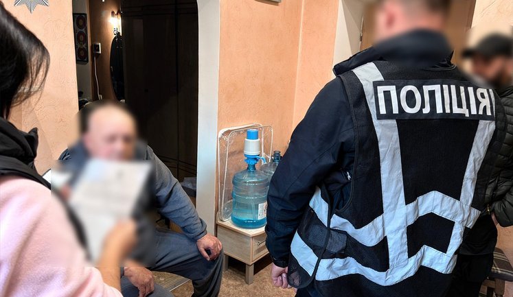 Підшукували родини загиблих військових, щоб заволодіти їхніми виплатами: на Львівщині викрито групу шахраїв, - Нацполіція. ФОТОрепортаж