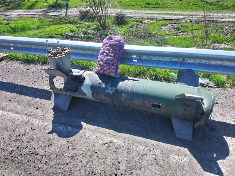 Ворожа ракета як підставка під бульбу на Чернігівщині 01