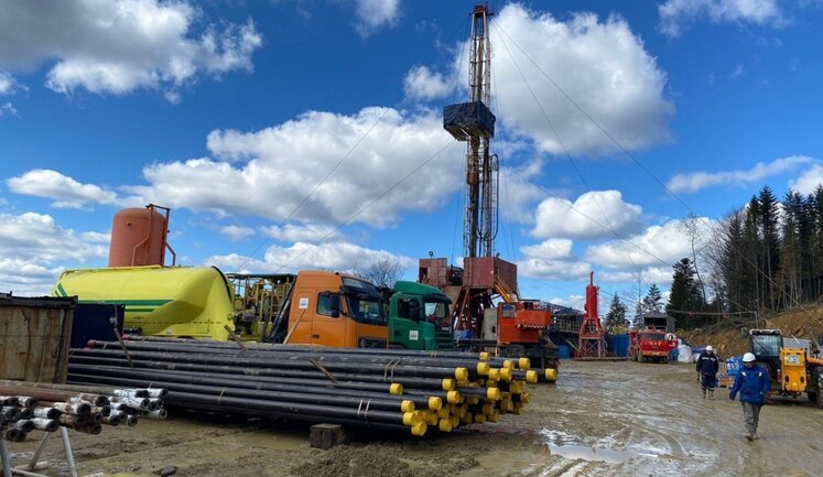 На Западе Украины начали бурить новую нефтяную скважину глубиной 1211 метров