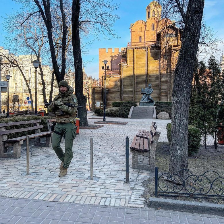 Тероборонівець, тенісист Сергій Стаховський: Коли бачиш таку готовність людей захищатись - розумієш, що цю націю не здолати! 01