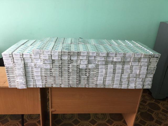 У поїзді з рудою знайшли 3 тис. пачок контрабандних сигарет 02