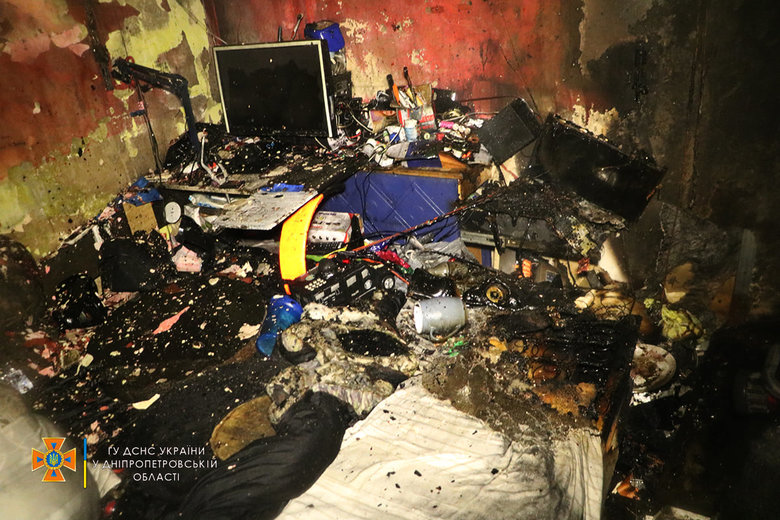 Два человека погибли в результате пожара в квартире многоэтажного дома в Днепре, - ГСЧС 03