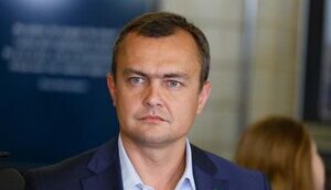 Відпочив на Мальдівах: правоохоронці провели обшуки у нардепа Арістова, відкрито кримінальне провадження