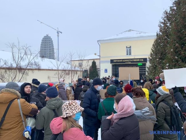Позор ОАСК, Ироды в мантиях, - под Окружным админсудом прошла акция в поддержку отмененного украинского правописания 10