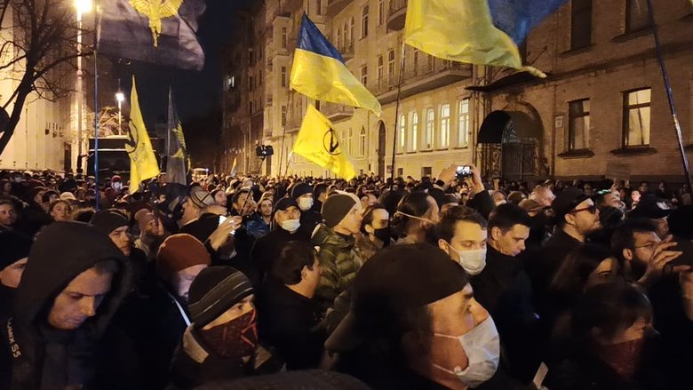 Щурів на Банковій нудить: Активісти вирушили під будівлю Офісу Президента, сталися сутички 20