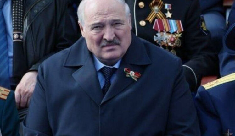 На початку війни Лукашенко телефонував і вибачався, пропонував вдарити по "Мозирю", - Зеленський