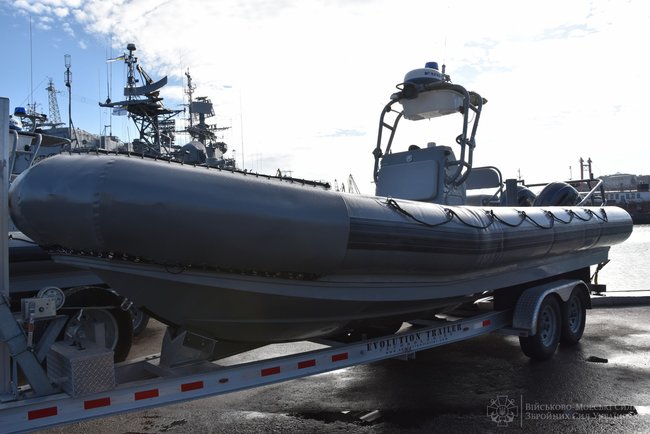 США передали ВМС України 10 швидкісних катерів Willard і 70 надувних човнів Zodiac 07