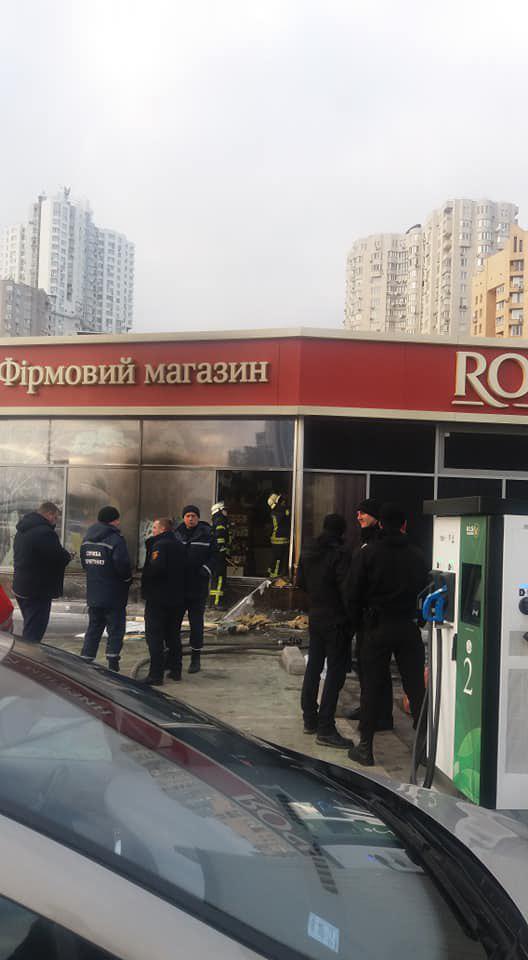 Пожежа в магазині Рошен у столиці: приміщення зайнялося зовні 01
