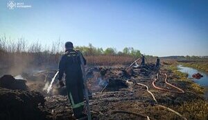Спасатели вторые сутки подряд ликвидируют торфяной пожар возле Гостомеля, - ГСЧС. ФОТОРЕПОРТАЖ