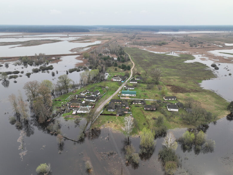 Понад 900 господарств та 225 будинків залишаються підтопленими в Україні, - ДСНС 01