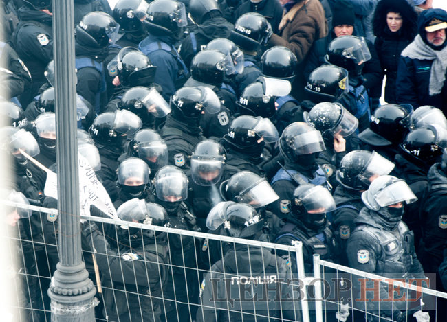 Сутички біля Ради: девятьох протестувальників затримано, - Геращенко 05