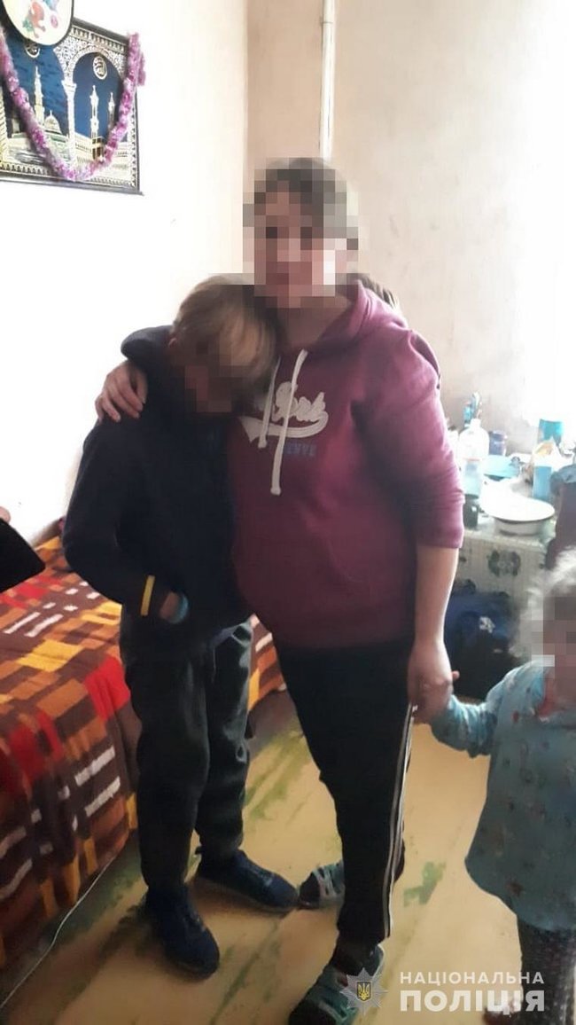 Поліцейські вмовили 12-річного хлопчика не стрибати з балкона на Луганщині 01