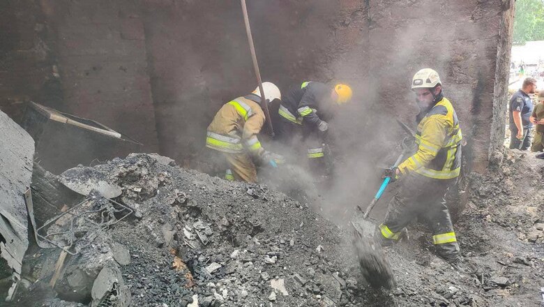 У Миколаєві завершена рятувальна операція: двоє людей загинуло, 18 дістали поранення 03