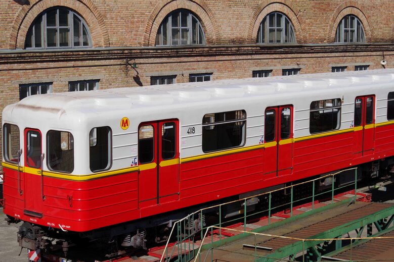 Київський метрополітен отримав усі 60 варшавських вагонів 04