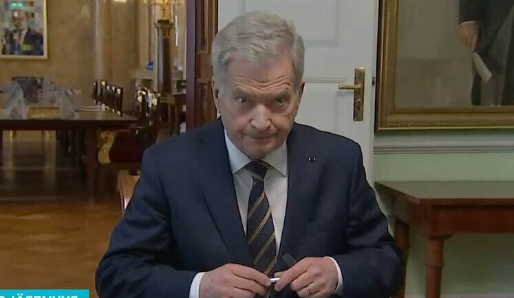 Президент Финляндии Ниинисте подписал законы о вступлении в НАТО. ВИДЕО