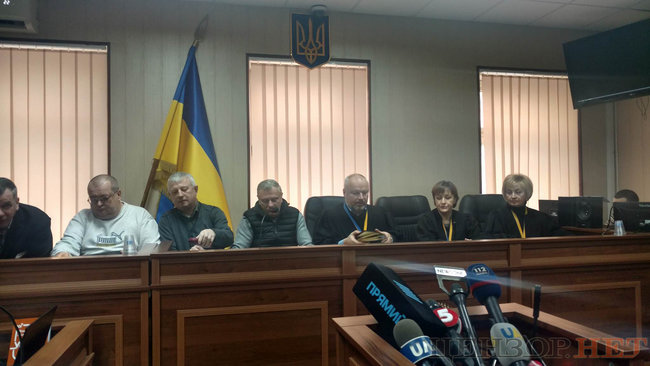 Суд продолжил рассмотрение дела пятерых экс-беркутовцев, обвиняемых в расстрелах активистов Евромайдана 01