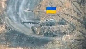 Ukrainian tankers on German Leopard 2A4 destroying enemy column of five armoured vehicles. VIDEO of battle