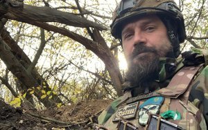 Я наївно думав, що гітарою можу на щось вплинути. Потім зрозумів, що вплинути можна, лише фізично знищуючи ворогів, - гітарист гурту 