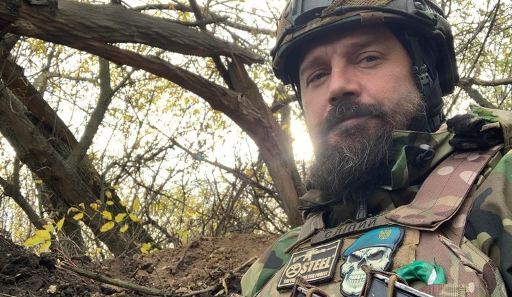 Я наївно думав, що гітарою можу на щось вплинути. Потім зрозумів, що вплинути можна, лише фізично знищуючи ворогів, - гітарист гурту "Гайдамаки" Андрій Слєпцов