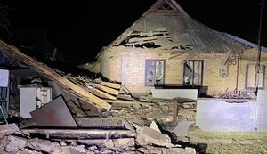 Вночі росіяни кілька разів обстріляли Нікопольщину з важкої артилерії, пошкоджено приватні будинки, лінію електропередач та газопровід. ФОТОрепортаж