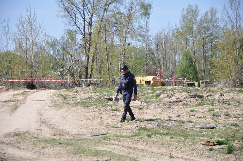 Разминирование территории аэродрома в Гостомеле: уничтоженные самолеты ГП Антонов и остатки российских оккупантов 03