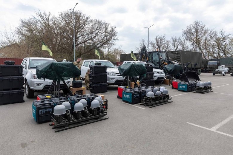 Порошенко передал спецназовцам ВСУ комплексы ПДТР 