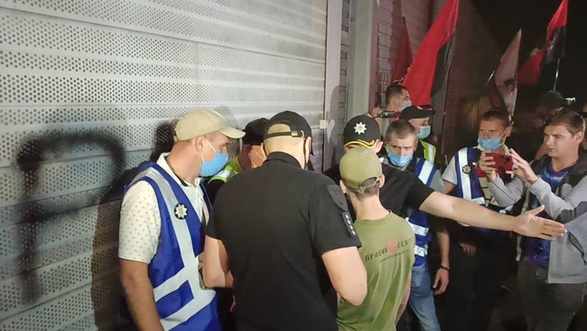Біля дачі Зеленського в Кончі-Заспі протестують проти спроби спільної з окупантами інспекції позицій ЗСУ 32