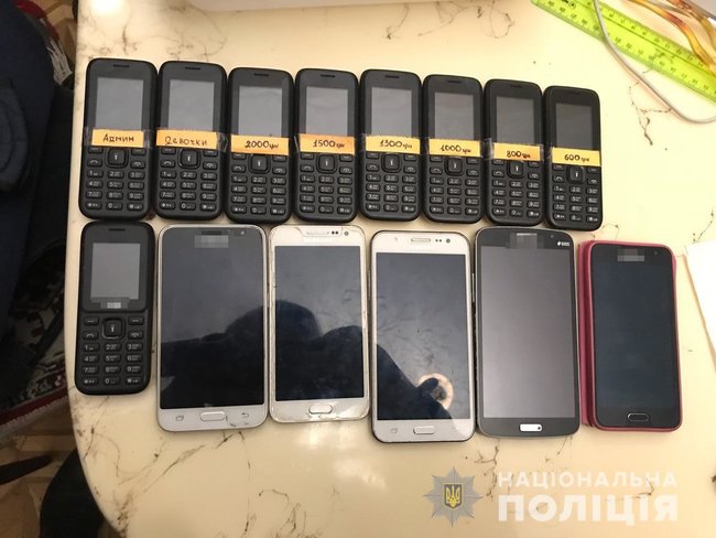Троє одеситів організували бордель, щоб грабувати його відвідувачів, - Нацполіція 04