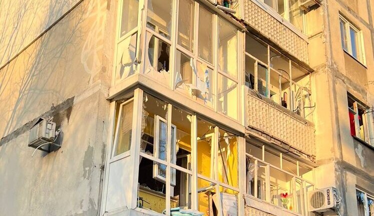 Ворог атакував Полтавщину: важко поранено людину, пошкоджено багатоповерхівки. ФОТОрепортаж