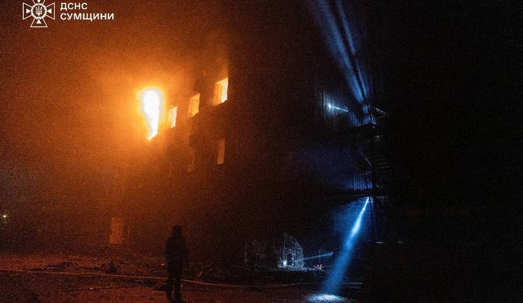 Последствия удара БпЛА по Сумам: травмированы 15 человек, среди них - четверо детей (обновлено). ФОТО