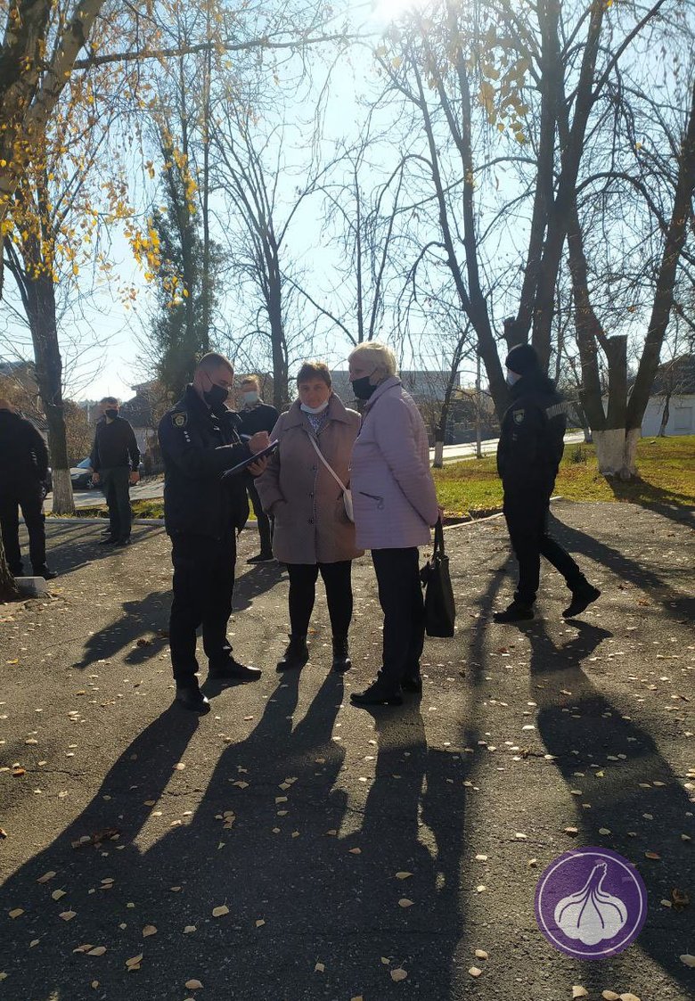 На довиборах на Черкащині виявлено смотрящих за голосуванням зі списками виборців, - Чесно 04