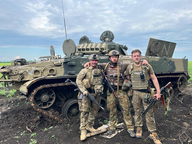 Дві новітні російські БМП-3 захопили воїни 98-го батальйону тероборони 02