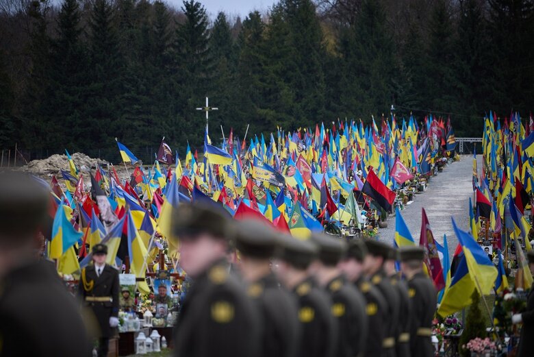 Володимир Зеленський та Метте Фредеріксен на Личаківському кладовищі